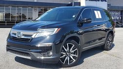 2022 Honda Pilot Touring w/Rear Captain's Chairs