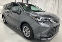 2025 Toyota Sienna LE 8-Passenger
