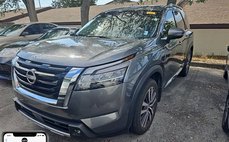 2022 Nissan Pathfinder Platinum