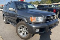 2004 Nissan Pathfinder LE Platinum