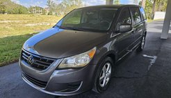 2010 Volkswagen Routan SE