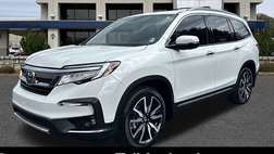 2022 Honda Pilot Touring w/Rear Captain's Chairs