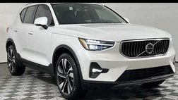 2025 Volvo XC40 B5 Ultra Bright Theme