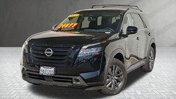 2022 Nissan Pathfinder SV