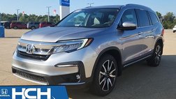2022 Honda Pilot Touring w/Rear Captain's Chairs