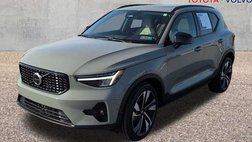 2023 Volvo XC40 B5 Plus Dark Theme