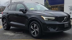 2023 Volvo XC40 B5 Plus Dark Theme