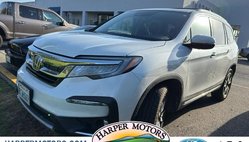 2020 Honda Pilot Touring w/Rear Captain's Chairs
