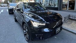 2023 Volvo XC40 B5 Plus Dark Theme