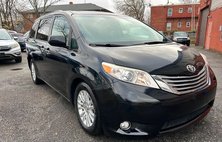 2017 Toyota Sienna XLE Premium 8-Passenger