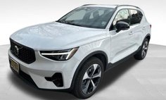 2024 Volvo XC40 B5 Plus Dark Theme