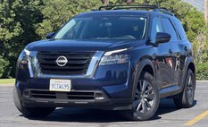2022 Nissan Pathfinder SV