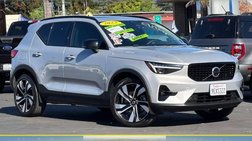 2023 Volvo XC40 B5 Ultimate Dark Theme