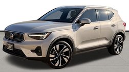 2023 Volvo XC40 B5 Ultimate Bright Theme