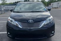 2015 Toyota Sienna XLE 7-Passenger Auto Access Seat