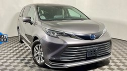 2022 Toyota Sienna LE 8-Passenger