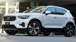 2024 Volvo XC40 B5 Plus Bright Theme