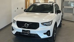 2025 Volvo XC40 B5 Plus Dark Theme
