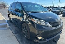 2011 Toyota Sienna SE 8-Passenger