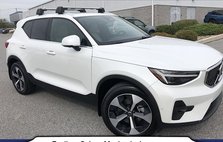 2025 Volvo XC40 B5 Plus Bright Theme