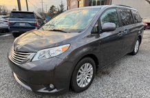 2017 Toyota Sienna XLE 7-Passenger Auto Access Se