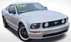 2005 Ford Mustang GT Deluxe