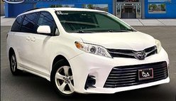 2018 Toyota Sienna LE