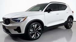 2023 Volvo XC40 B5 Plus Dark Theme