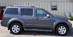2011 Nissan Pathfinder LE