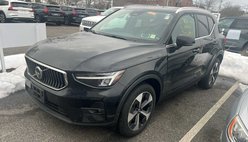 2023 Volvo XC40 B5 Plus Bright Theme