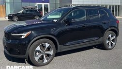 2025 Volvo XC40 B5 Plus Dark Theme