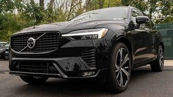 2025 Volvo XC60 B5 Ultra Dark Theme