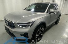 2025 Volvo XC40 B5 Plus Bright Theme