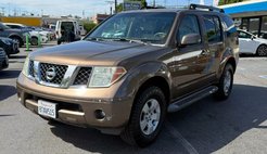 2005 Nissan Pathfinder SE