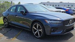 2024 Volvo S60 B5 Plus Dark Theme