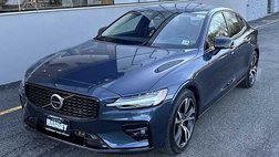 2023 Volvo S60 B5 Plus Dark Theme