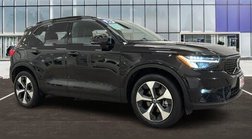 2025 Volvo XC40 B5 Plus Dark Theme