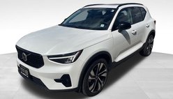 2023 Volvo XC40 B5 Plus Dark Theme