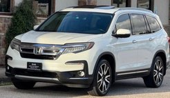 2019 Honda Pilot Touring w/Rear Captain's Chairs