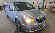 2014 Chrysler Town and Country S
