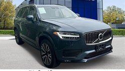 2022 Volvo XC90 T6 Momentum 7-Passenger
