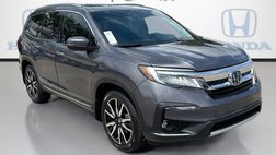 2022 Honda Pilot Touring w/Rear Captain's Chairs