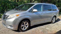 2017 Toyota Sienna LE 7-Passenger Auto Access Seat