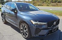 2025 Volvo XC60 B5 Plus Dark Theme