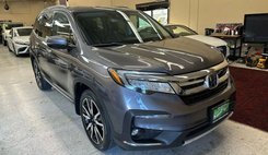 2021 Honda Pilot Touring w/Rear Captain's Chairs