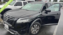 2022 Nissan Pathfinder SL