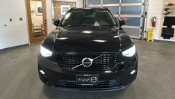 2023 Volvo XC40 B5 Plus Dark Theme