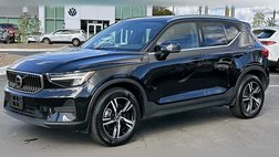 2025 Volvo XC40 B5 Core Bright Theme