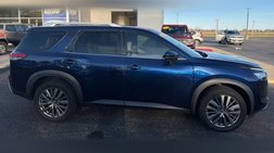 2022 Nissan Pathfinder SL