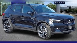 2025 Volvo XC40 B5 Ultra Dark Theme